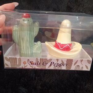 New Cactus Green & Cream Salt & Pepper Shakers Set Green/Yellow